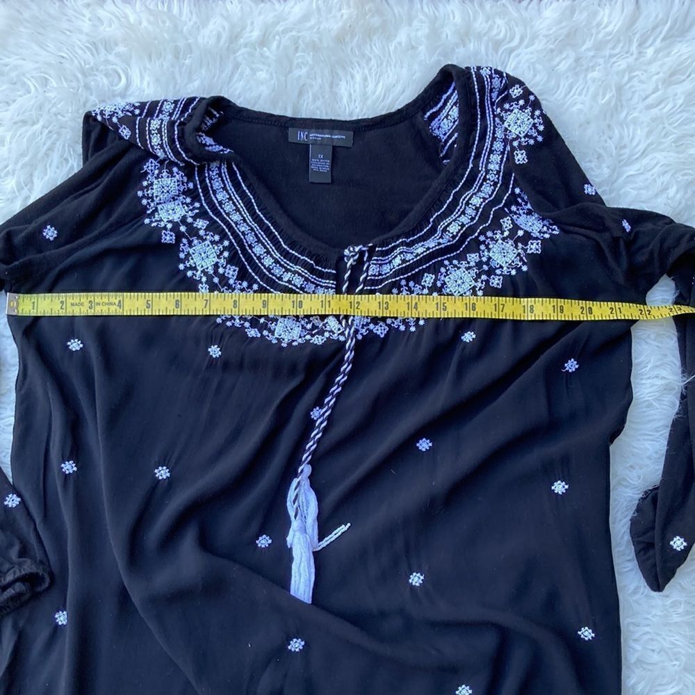 I•N•C Bohemian Long Sleeve Embellished Black & White Pheasant Top Size 1X - Picture 10 of 11